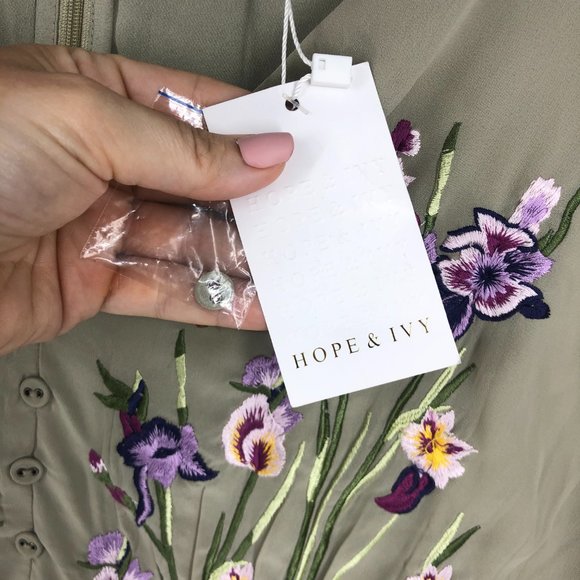 Hope & Ivy Plus Adelaide embroidered midi dress in sage green 22 **small flaw** - Picture 7 of 8